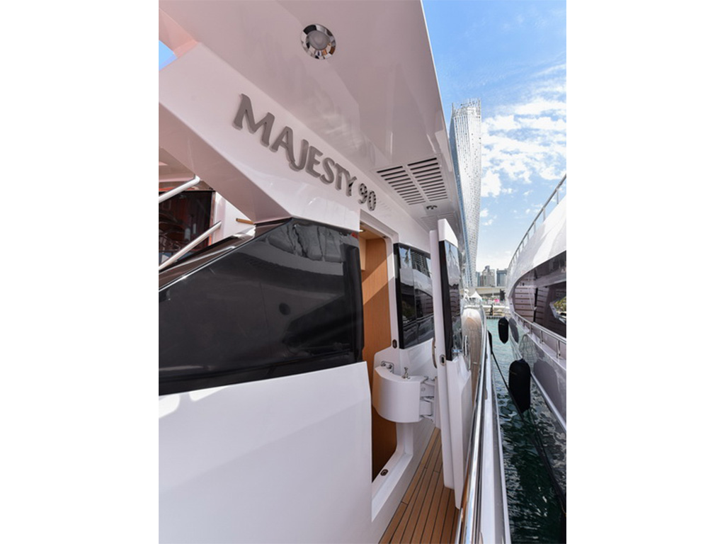 Drettmann Yachts - Majesty 90
