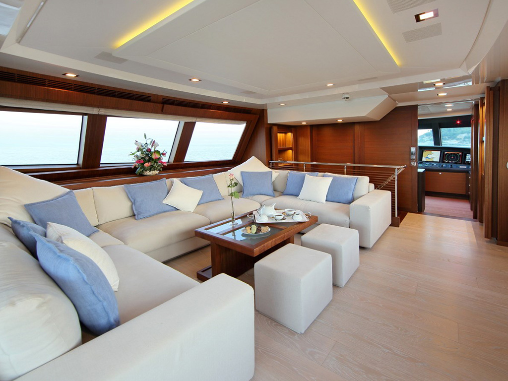 Drettmann Yachts - Ferretti Custom Line 124