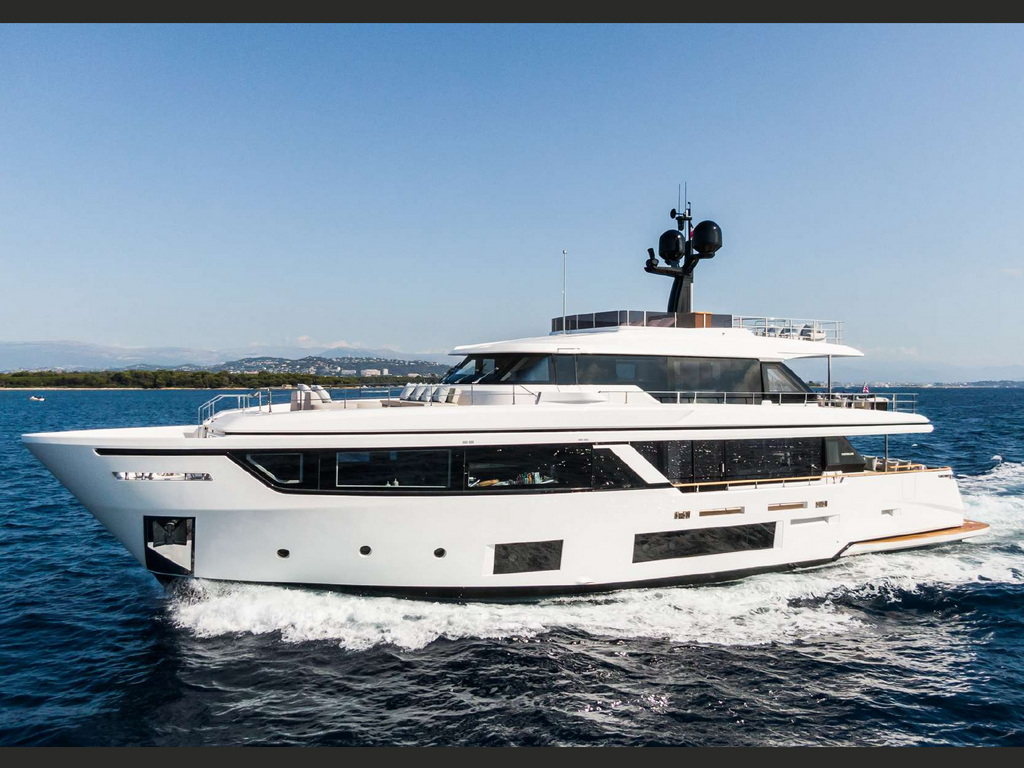 Drettmann Yachts - Ferretti Custom Line 30 Navetta