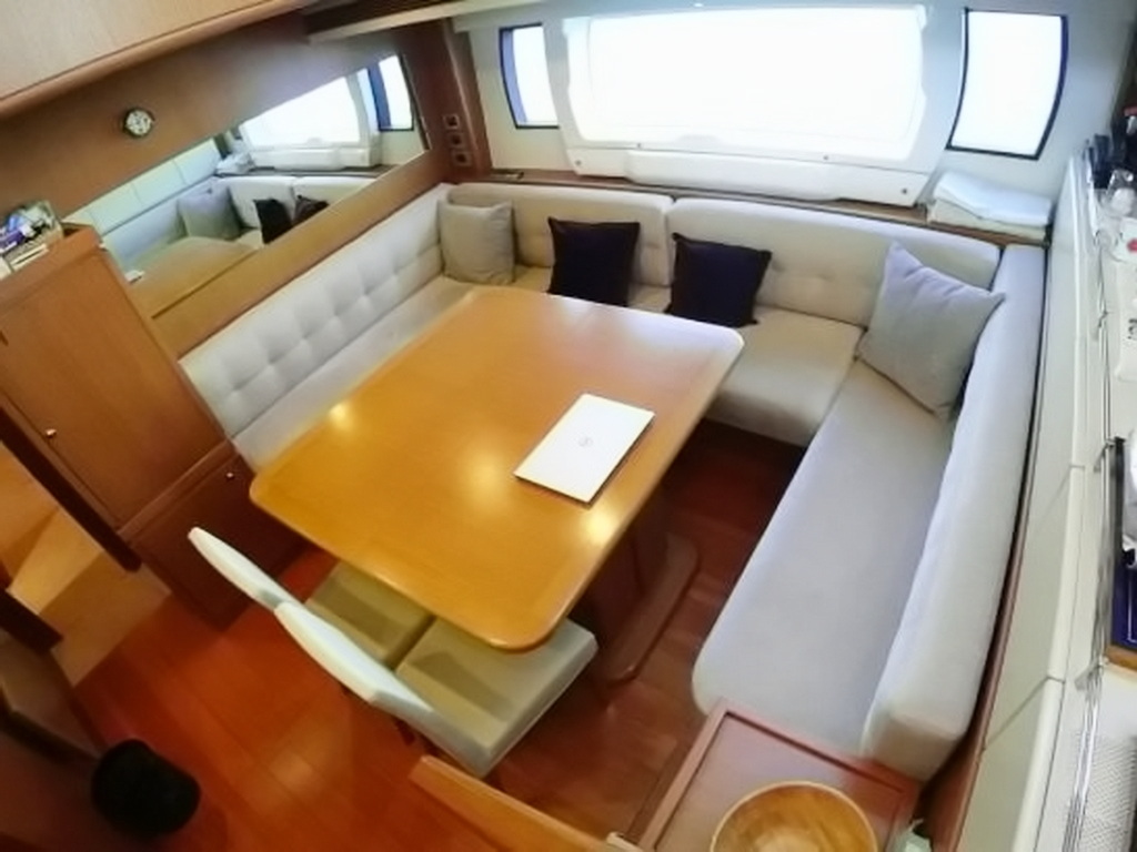 Drettmann Yachts - Ferretti 840 Altura