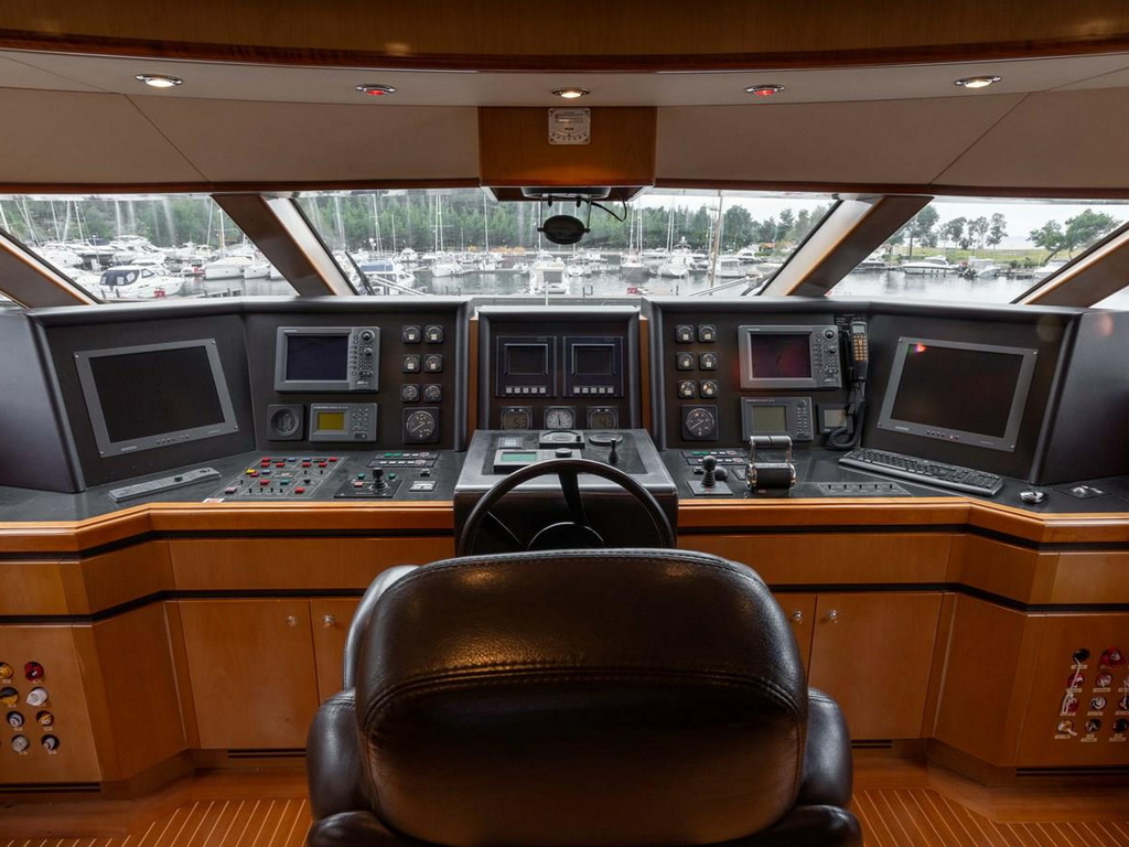 Drettmann Yachts - Ferretti Custom Line 130