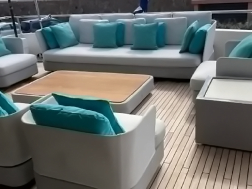 Drettmann Yachts - Ferretti Custom Line Navetta 28