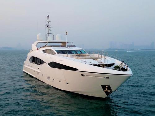 Sunseeker 130 Predator - Drettmann Yachts