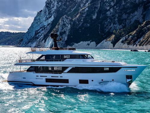 Ferretti Custom Line Navetta 30 - Drettmann Yachts