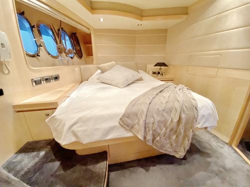 Elegance 60 Garage - Drettmann Yachts