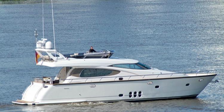 Elegance 60 Garage - Drettmann Yachts