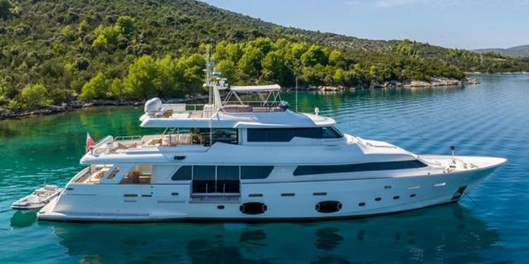 Ferretti Custom Line Navetta 33 Crescendo - Drettmann Yachts