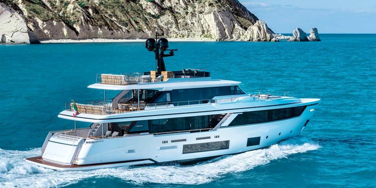 Ferretti Custom Line Navetta 30 - Drettmann Yachts