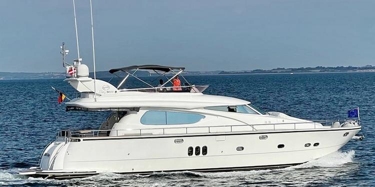 Elegance 64 Garage - Drettmann Yachts